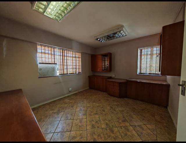 1,963M² WAREHOUSE FOR SALE IN BOOYSENS RESERVE